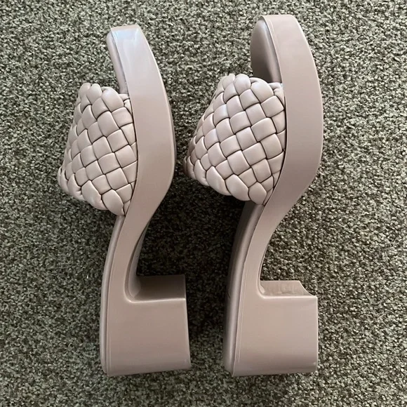 NWOT Dolce Vita Goldy Size 9 - Picture 3 of 16